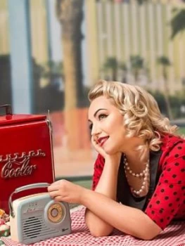 Image of Virgin Experience Days 1950S Vintage Makeover And Photoshoot With &Pound;50 Off Voucher In A Choice Of Over 20 Locations