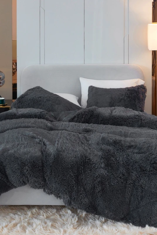 Image of Ezysleep Ezysleep Black Faux Fur Duvet Cover Set Size: King Black King Unisex 5034567873628