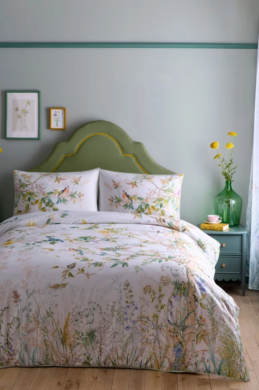 Image of Appletree 'Arianna' 100% Cotton Country Garden Print Duvet Cover Set in Natural Size: Super King Natural Unisex Super King
