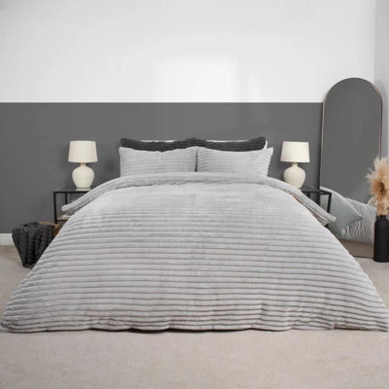 Image of OHS OHS Ribbed Duvet Cover Faux Fur Winter Warm Bedding Set in Silver Size: Double Silver Double Unisex 5027434171934