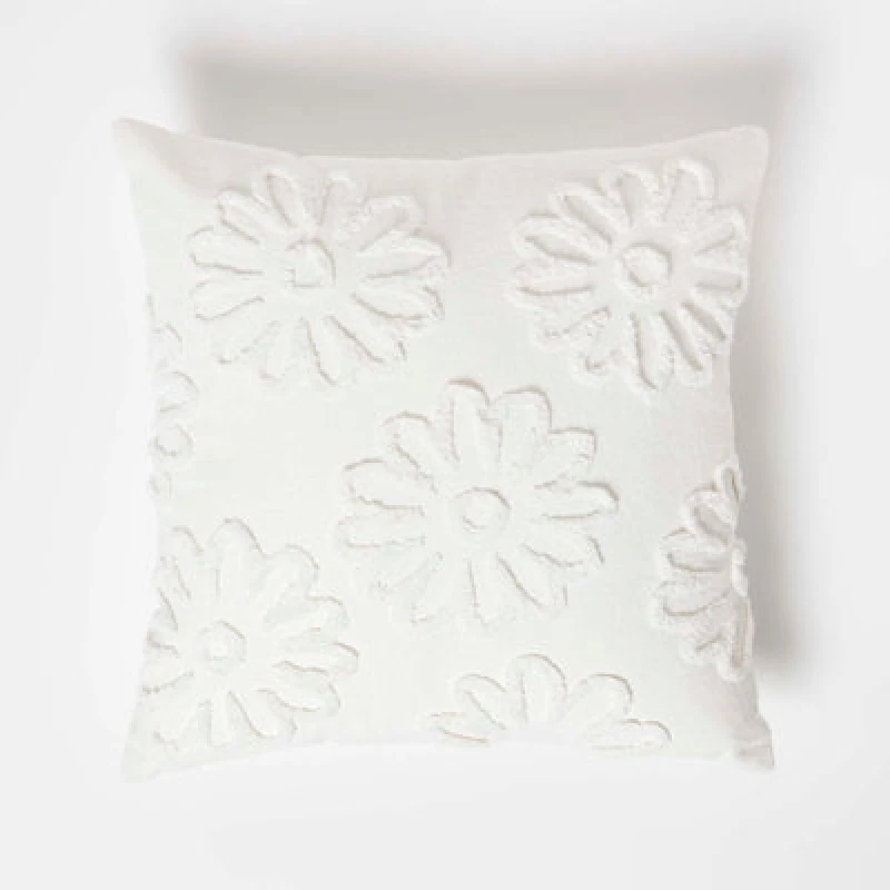 Image of Homescapes Floral Daisy Tufted Cotton Cushion White