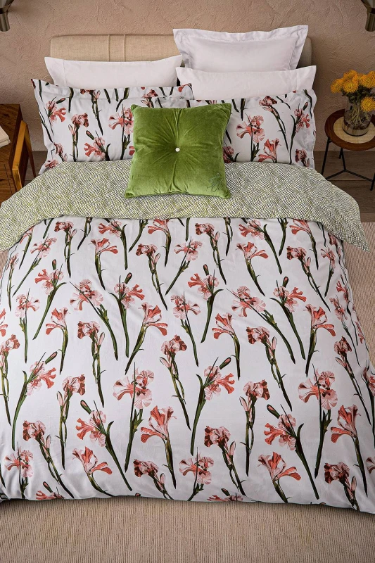 Image of Ted Baker 'Wild Iris' Cotton Sateen Duvet Cover Set in White Size: King White Unisex King