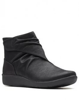 image of Clarks Clarks Cloudsteppers Sillian Tana Wide Fit Ankle Boot, Black, Size 3, Women