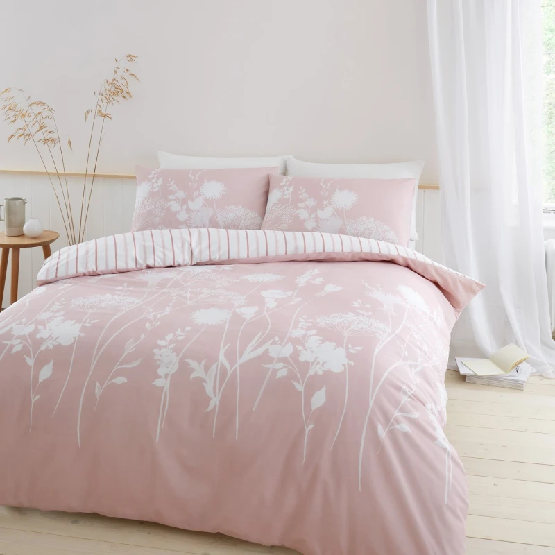 Image of Catherine Lansfield Catherine Lansfield Meadowsweet Blush Bedding Set - Single