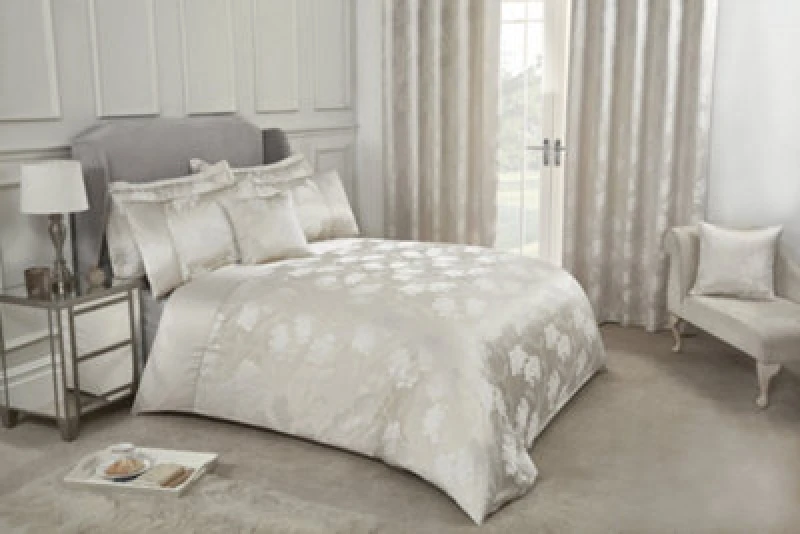 Image of New Edge Blinds English Garden Duvet Set in Cream Size: King Cream Unisex King