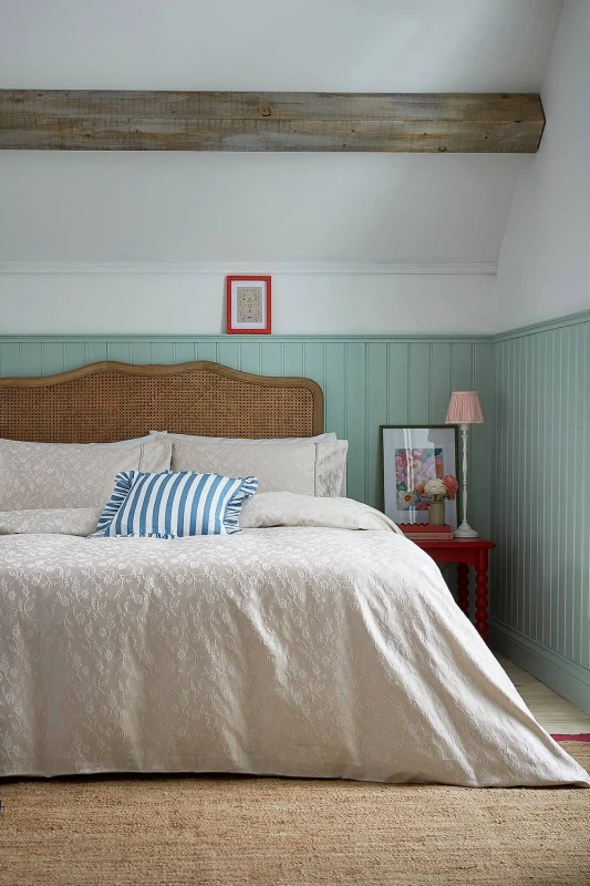 Image of Helena Springfield 'Floral Trail' Jacquard Duvet Cover Set in Cream Size: King Cream Unisex King