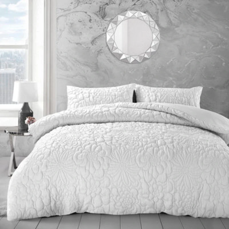 Image of Velosso Luxury Pinsonic Geometric Duvet Cover & Pillowcase Set, Easy-Care Chic Decor For Modern Bedroom Ensemble - White