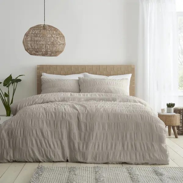 Image of Catherine Lansfield Seersucker Reversible Natural Duvet Cover & Pillowcase Set White