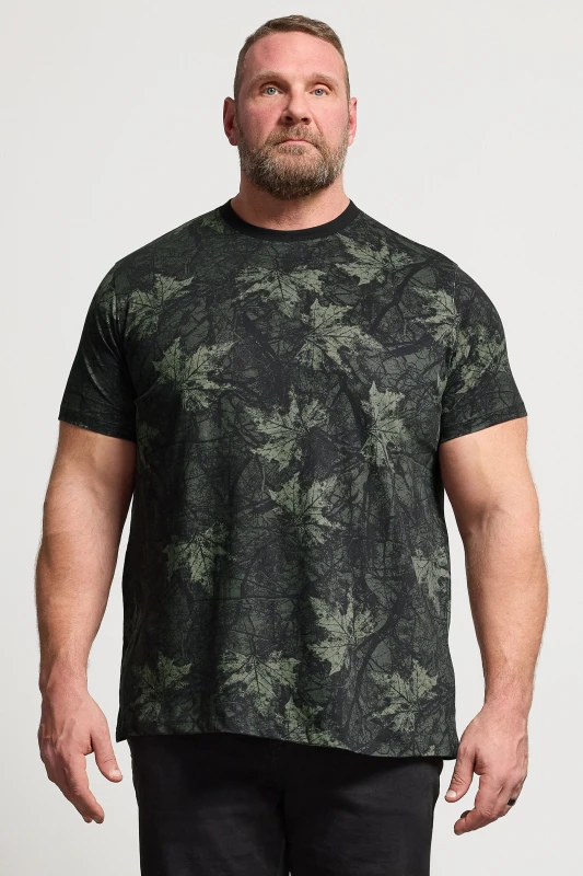 Image of BadRhino BadRhino Men Camouflage Leaf Print T-Shirt in Green Size: 3X-Large Green XXXL Male 5063589044211