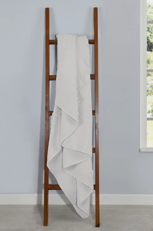 Image of Smart Living Smart Living Luxurious Zig-Zag Polyester Bedspread - Soft, Stylish, and Durable in Natural Size: Double Natural Double Unisex 505624289