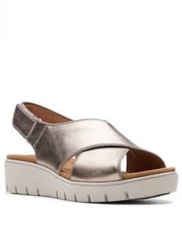 Image of Clarks Clarks Unstructured Un Karely Sea Wedge Sandal, Gold Metallic, Size 3, Women