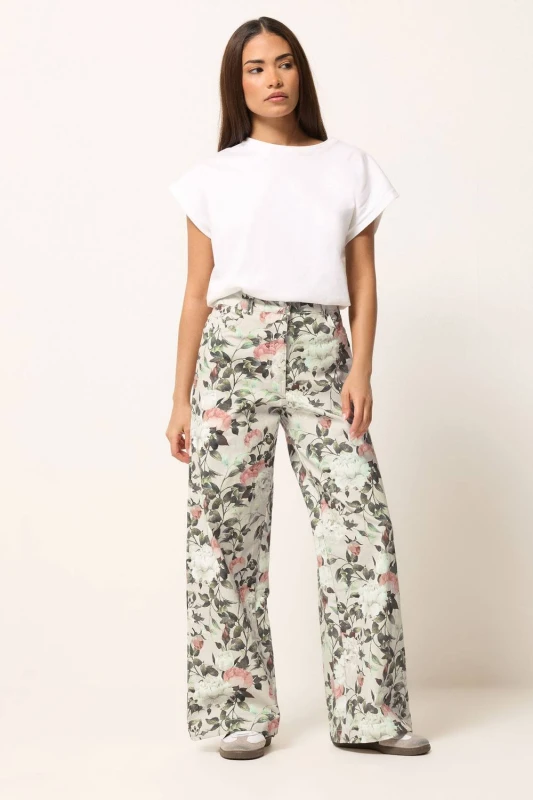 Image of PixieGirl Womens Petite Floral Wide Leg Jeans Size: 10S Multicolor Female 10S