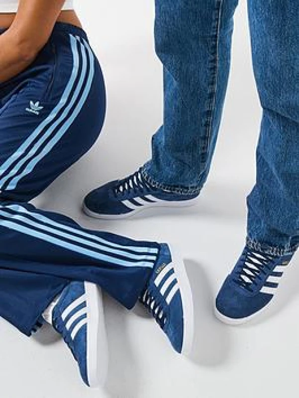 Image of Adidas Gazelle BB5478 Mens Navy Blue sneakers Size: 11 UK