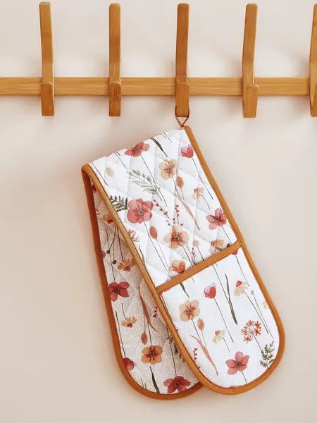 image of Catherine Lansfield Flowers Oven Gloves