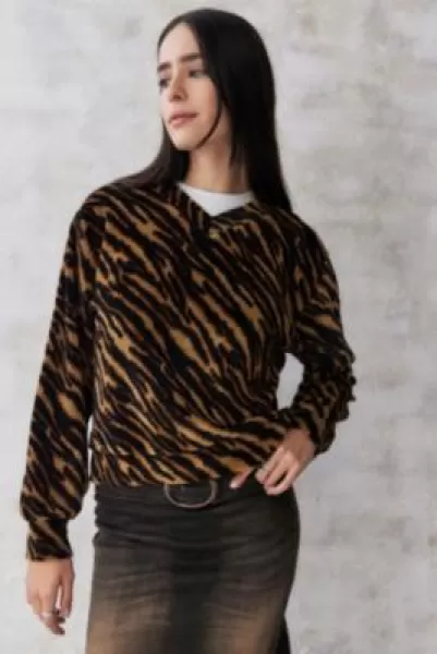 Levis Half Moon Tiger V-Neck Sweatshirt S at Urban Outfitters