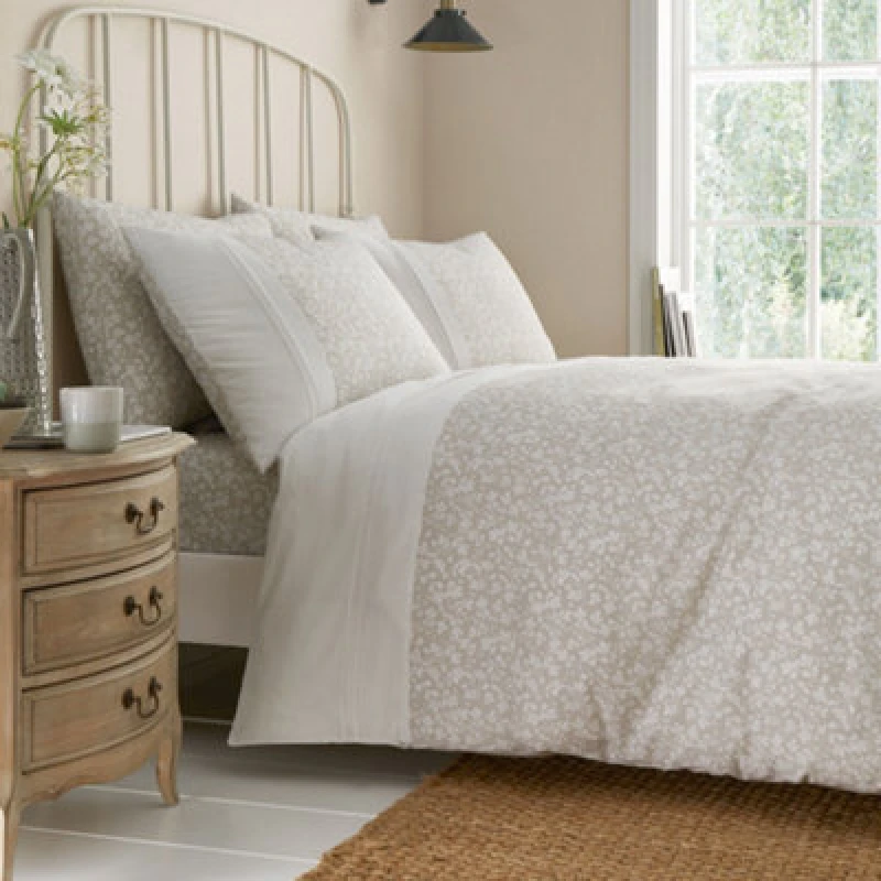 Image of Dreams & Drapes 'Tess' Easy Care Ditsy Floral Leaf Print Duvet Cover Set in Natural Size: Super King Natural Unisex Super King