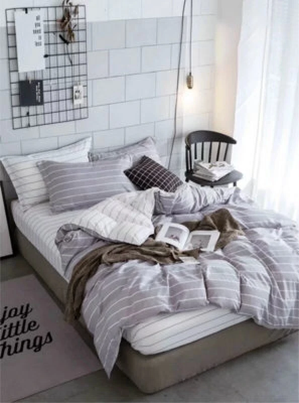 Image of Ezysleep Ezysleep Silver Stripe Printed Duvet Set Size: Single Silver Single Unisex 0721545589521