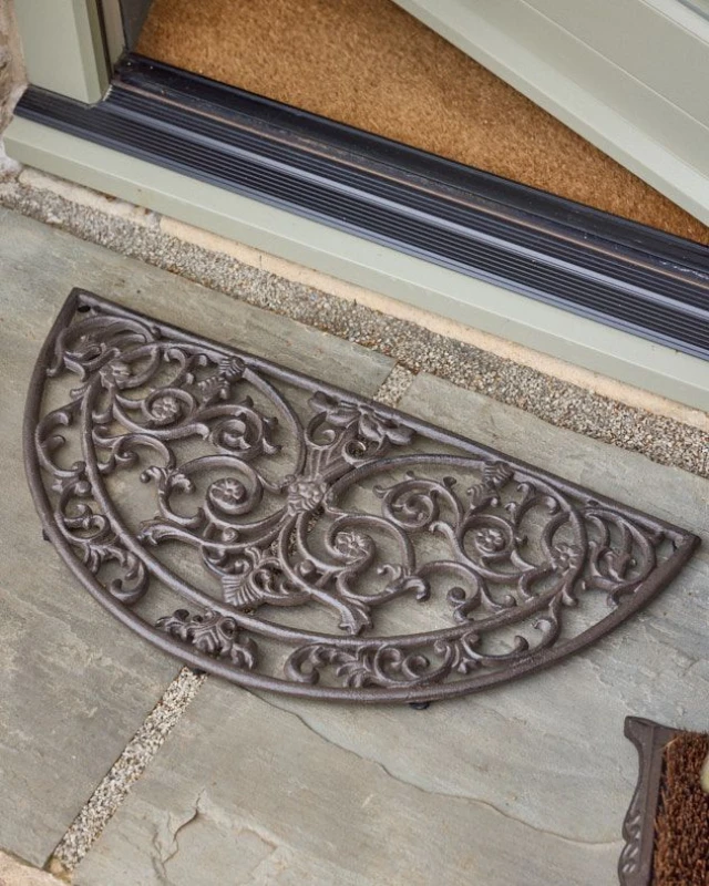 Image of Dibor Traditional Antique Brown Cast Iron Crescent Outdoor Doormat Size: Medium Brown Unisex Medium