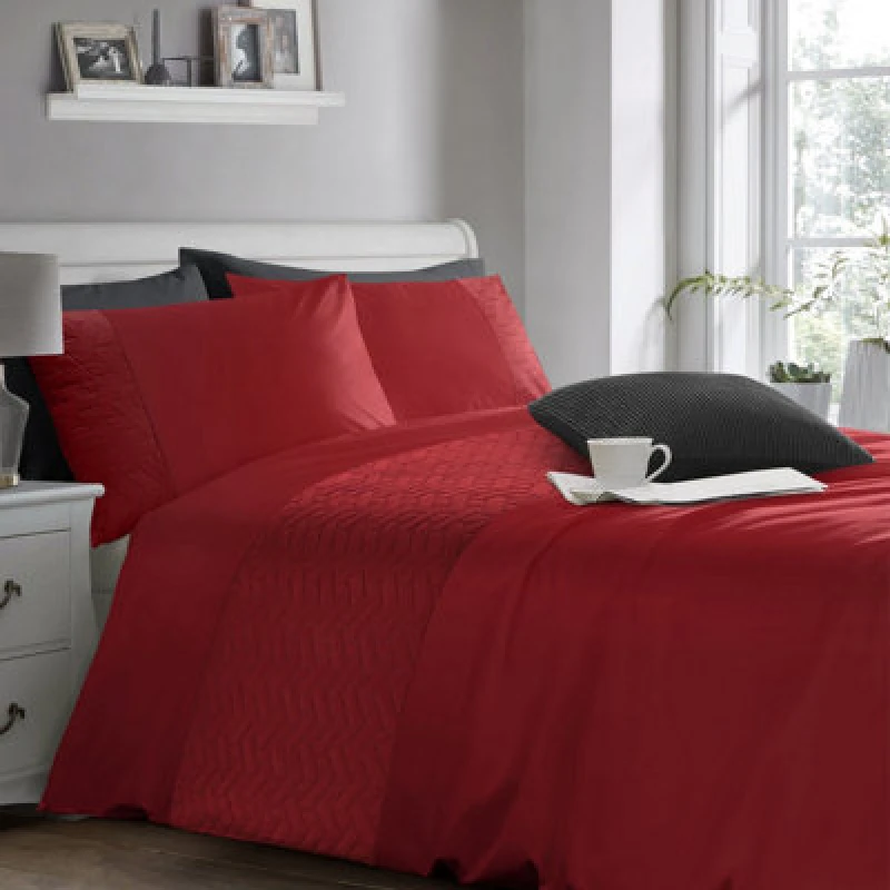 Image of Velosso Red Quilted Geo Duvet Cover And Pillowcase Set Super King