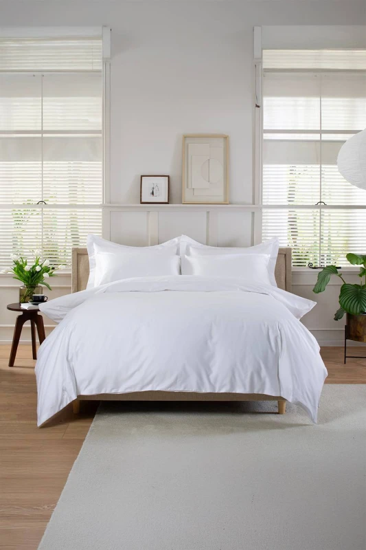 Image of The Lyndon Company Peninsula Luxurious 1000 Thread Count Sateen Cotton Duvet Cover Set in White Size: King White Unisex King