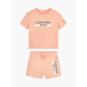 Image of Calvin Klein Jeans Hero Logo T-Shirt Shorts Set - Pink