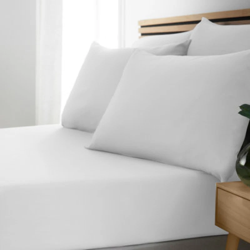 Image of Catherine Lansfield Catherine Lansfield 'So Soft Easy Iron' Fitted Sheet in White Size: Single Fitted White Single Fitted Unisex 5057681138398