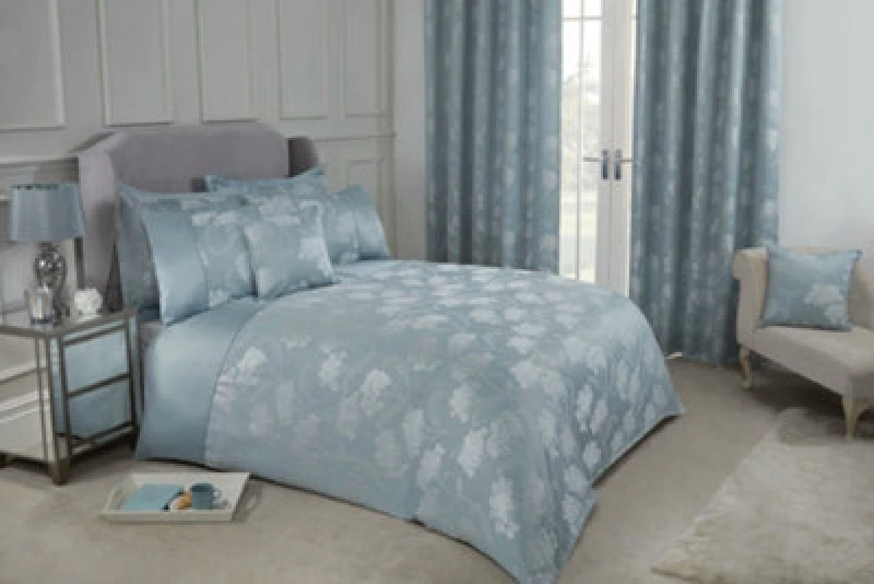 Image of New Edge Blinds English Garden Duvet Set in Blue Size: King Blue Unisex King