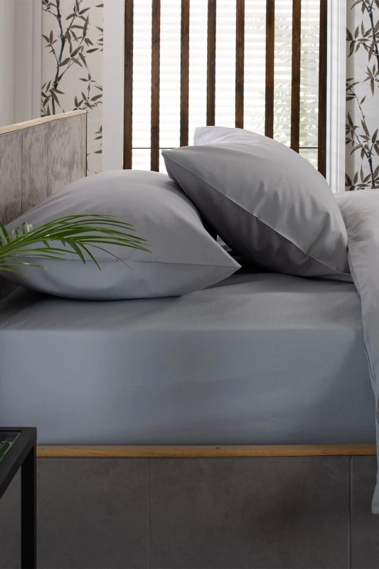 Image of The Lyndon Company The Lyndon Company 200 Thread Count Sateen Housewife Pillowcase Pair in Silver Silver One Size Unisex 5054990057518