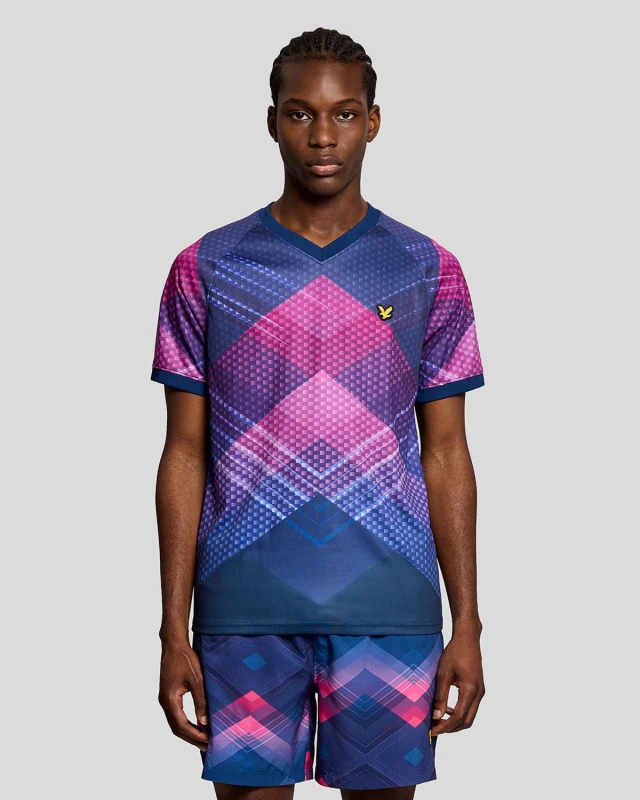 Image of Lyle & Scott Mens Sports Chevron Football T-Shirt in Navy
