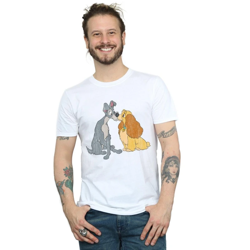 Image of Disney Men Lady And The Tramp Distressed Kiss T-Shirt in White Size: Small White S Male 5059400512410