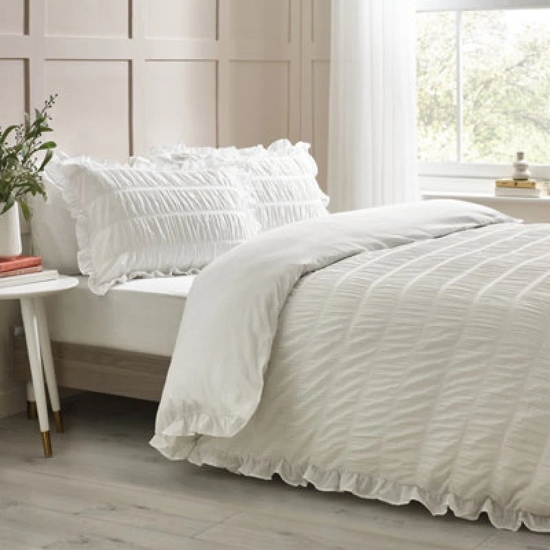 Image of Catherine Lansfield Seersucker Frill Duvet Cover Set With Pillowcase White