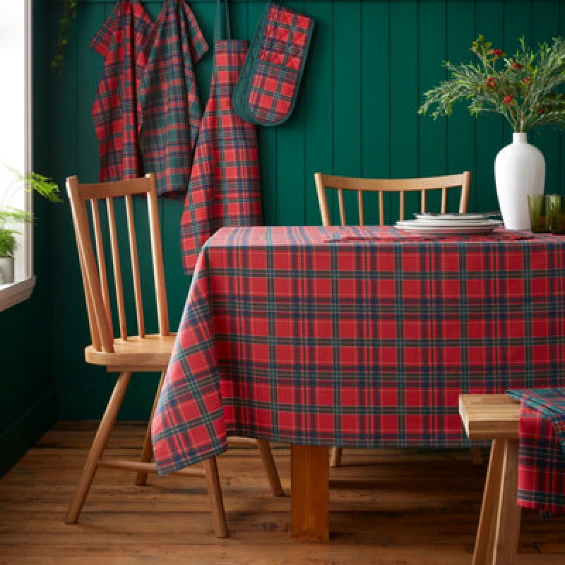 Image of Catherine Lansfield Christmas Tartan Check Cotton 137X229Cm Table Cloth Red / Green