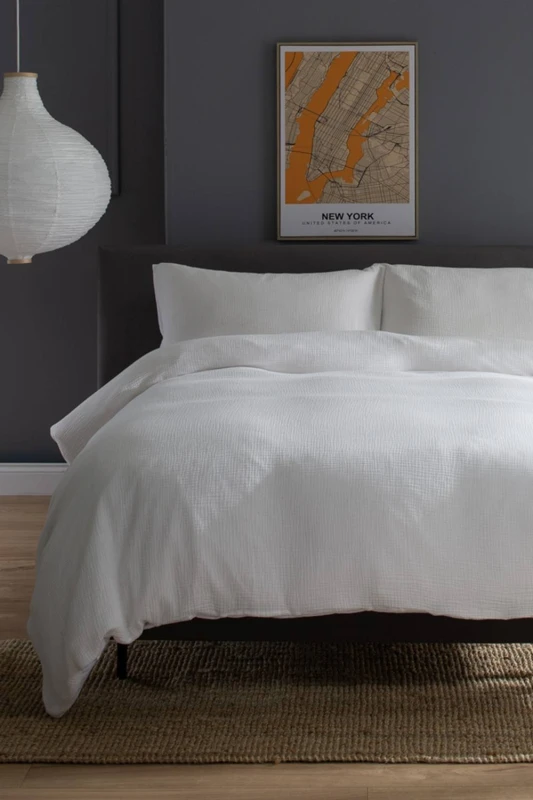 Image of The Lyndon Company St Quentin 100% Cotton Reversible Duvet Bedlinen Deyongs 1846 in White Size: Super King White