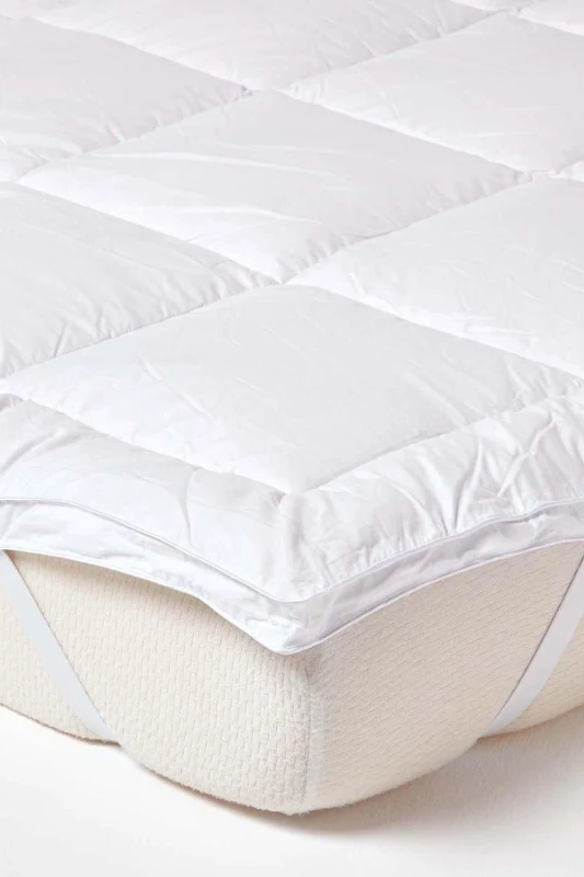 Image of Homescapes Pure Mulberry Silk Blend Mattress Topper 700Gsm, King