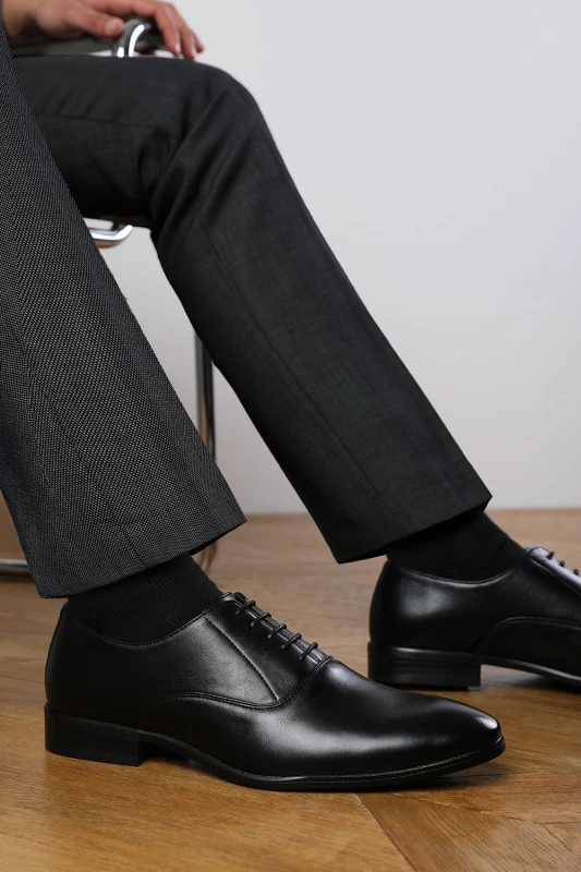 Image of Where's That From Where's That From Men 'Michael' Oxford Lace Up Work Dress Shoes in True Black Size: 10 True Black 10 Male 5059283410070