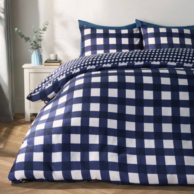 Image of OHS OHS Gingham Reversible Bedding Set Duvet Cover with Pillowcase in Navy Size: Single Navy Single Unisex 5027434183029