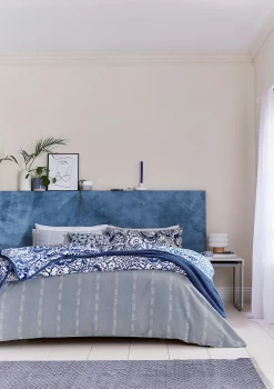 Image of Helena Springfield Blue Chambray Bedding Set - Single