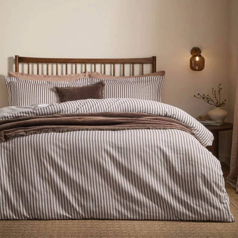 Image of Yard Hebden Striped 100% Cotton Duvet Cover Set in Chocolate Size: Double Chocolate Unisex Double