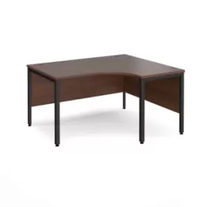 Image of Office Desk Right Hand Corner Desk 1400mm Walnut Top With Black Frame 1200mm Depth Maestro 25 MB14ERKW