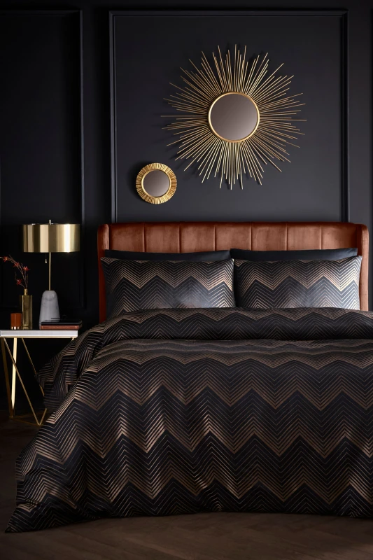 Image of Laurence Llewelyn-Bowen Laurence Llewelyn-Bowen 'Cocktail' Geometric Jacquard Duvet Cover Set in Black Size: Super King Black Super King Unisex 5056
