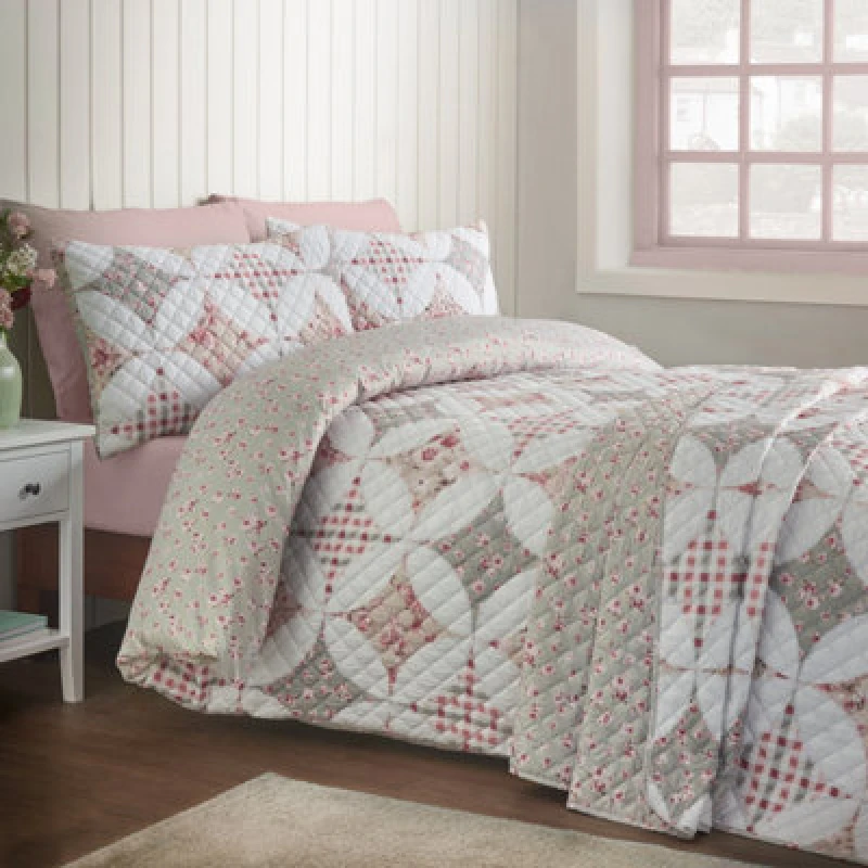 Image of Catherine Lansfield Pinsonic Patchwork Reversible Double Duvet Cover Set With Pillowcases Green