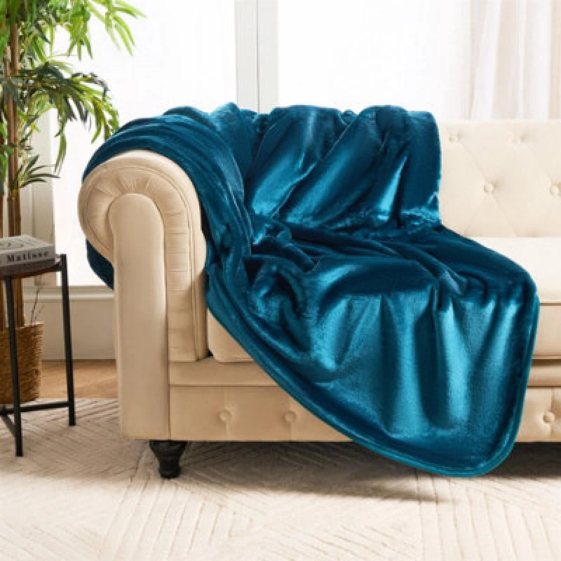 Image of OHS OHS Luxury Faux Fur Large Mink Fleece Throw Blanket in Teal Size: 200cm x 240cm Teal 200cm x 240cm Unisex 5027434227389