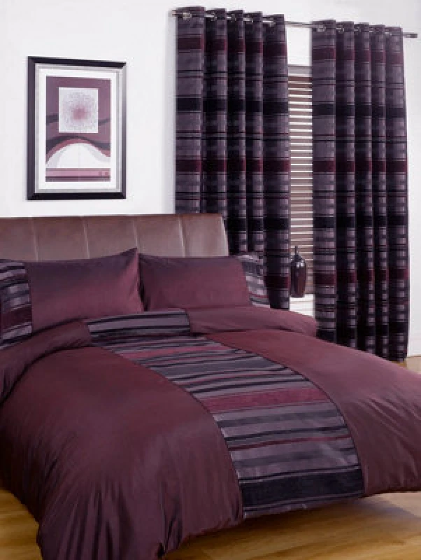 Image of Rapport Home New York Polycotton Duvet Cover Set With Pillowcase in Aubergine Size: Double Aubergine Unisex Double