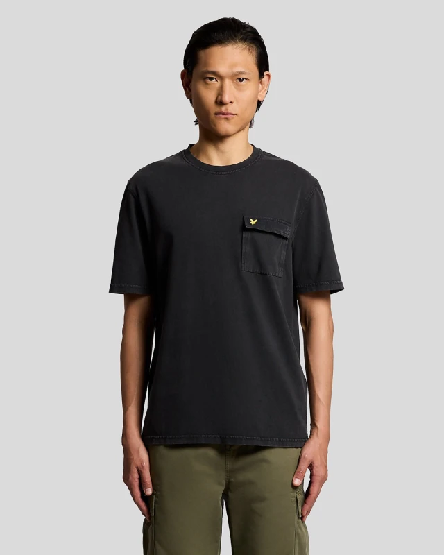 Image of Lyle & Scott Mens Cargo Pocket T-Shirt in Black