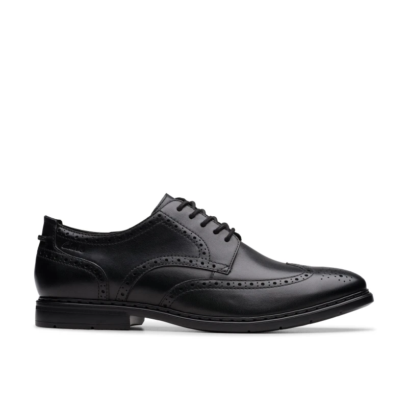 Image of Clarks Clarks Men Banbury Tip Black Leather Lace Up,Brogues Size: 6-Standard Fit Black 6-Standard Fit Male 5063421624403