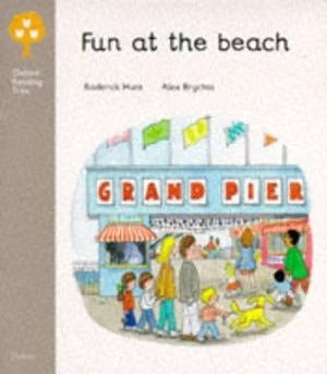 Image of Fun at the Beach by Roderick Hunt Paperback