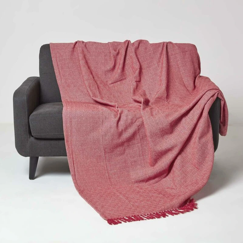 Image of HOMESCAPES Homescapes - Malda Red & White Cotton Throw with Tassels 255 x 360cm - Red SF2268C