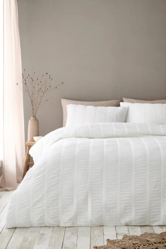 Image of Pineapple Elephant 'Waffle Seersucker' Duvet Cover Set in White Size: Super King White Unisex Super King