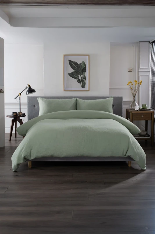 Image of The Lyndon Company The Lyndon Company St Quentin 100% Cotton Reversible Duvet Bedlinen in Green Size: Double Green Double Unisex 5054990125293