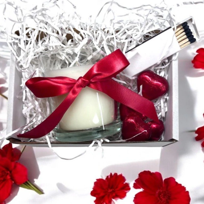 Image of Aye Do Red Ribbon Candle Gift Set 2737-CNDS Red unisex One Size